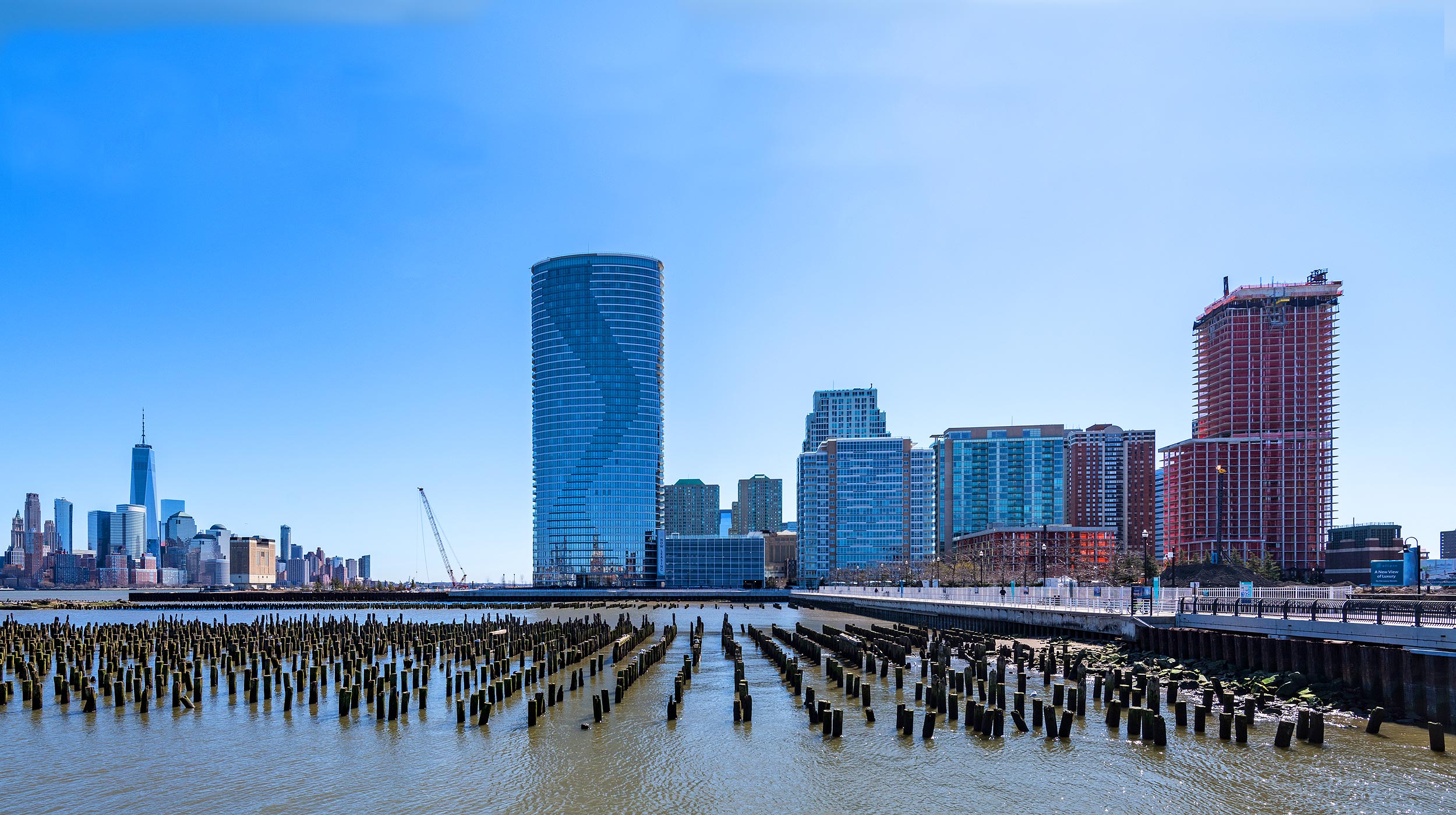 Located along the Hudson River waterfront overlooking Manhattan’s skyline, 75 Park Lane is designed to be the pinnacle of residential quality and development in Jersey City.
