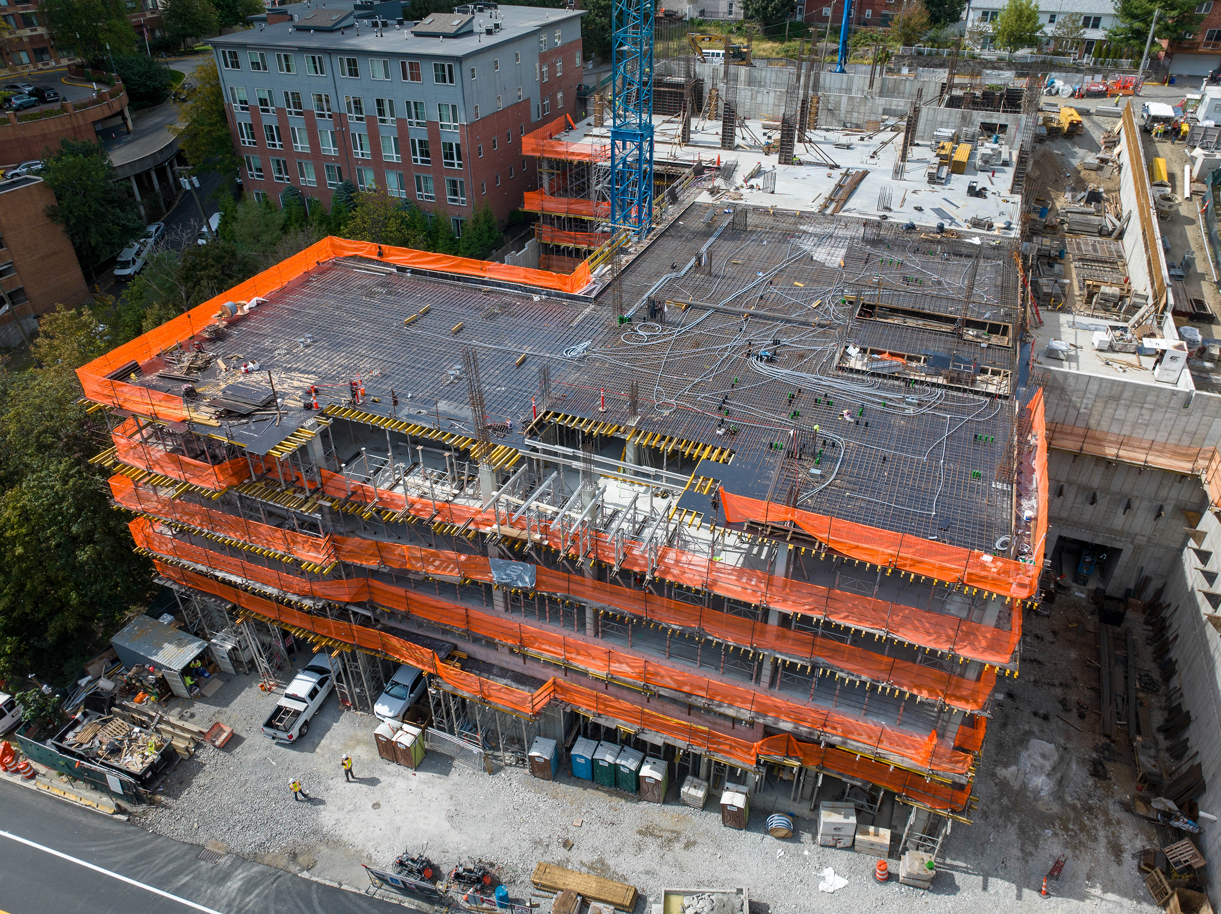 Residential building complex taking new heights in the metropolitan area.