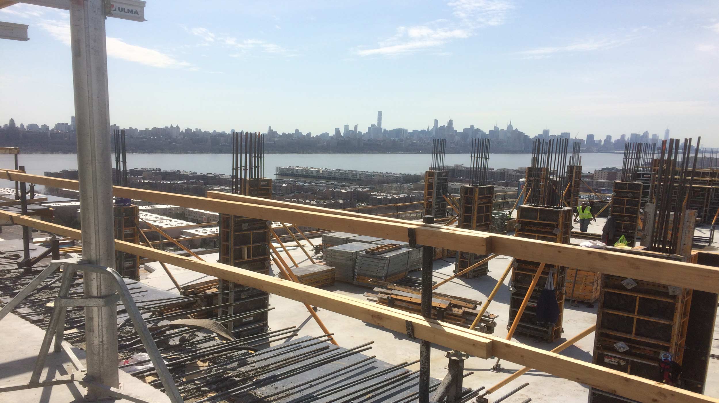 ULMA’s new MEGAFRAME frame shoring system provides versatility and high productivity in the centerpiece in New York City's newest entertainment district.