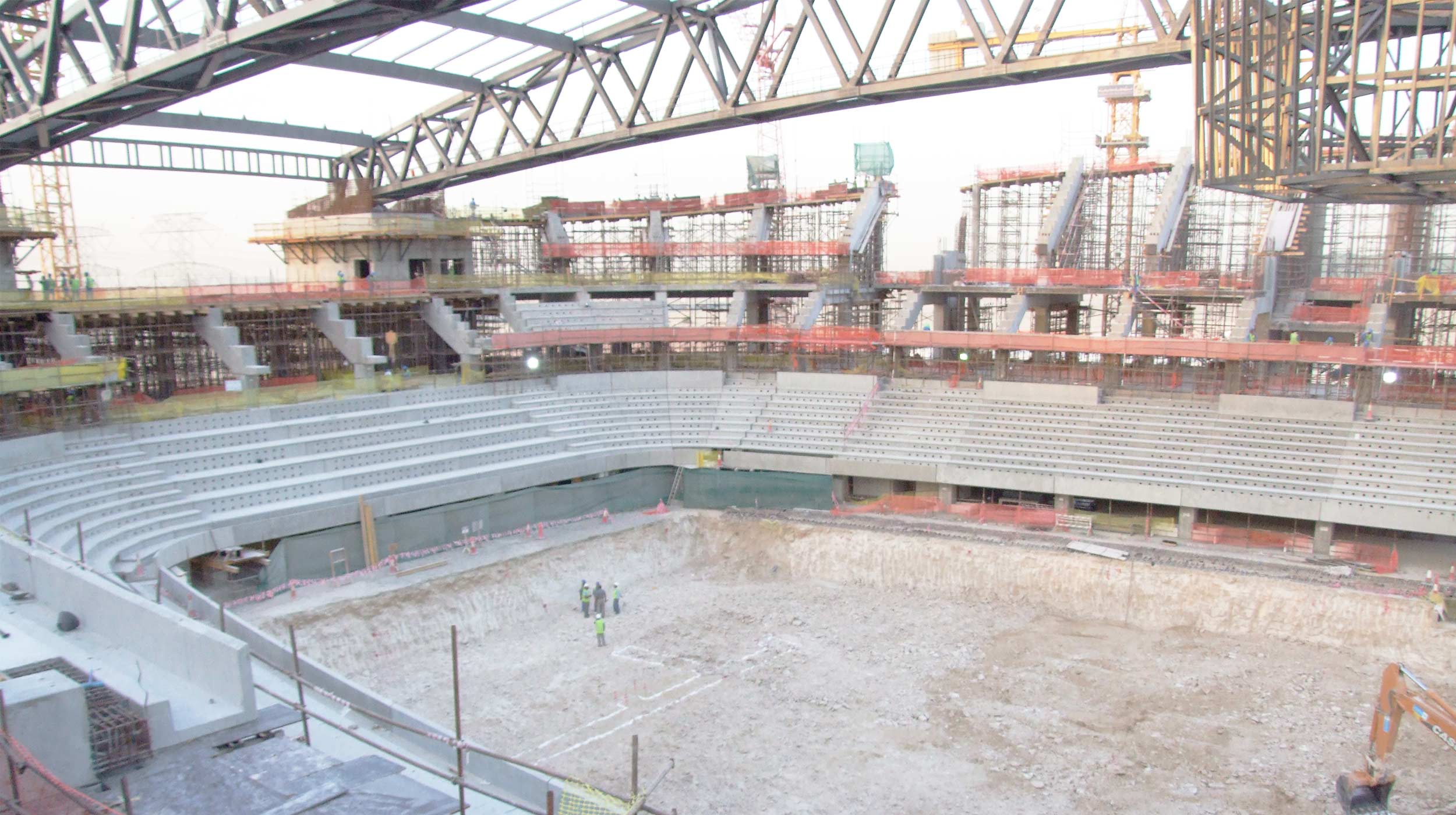 The aim of this large project is the creation of the innovative, enclosed aquatic center in which to hold swimming tournaments and possible Olympic games.