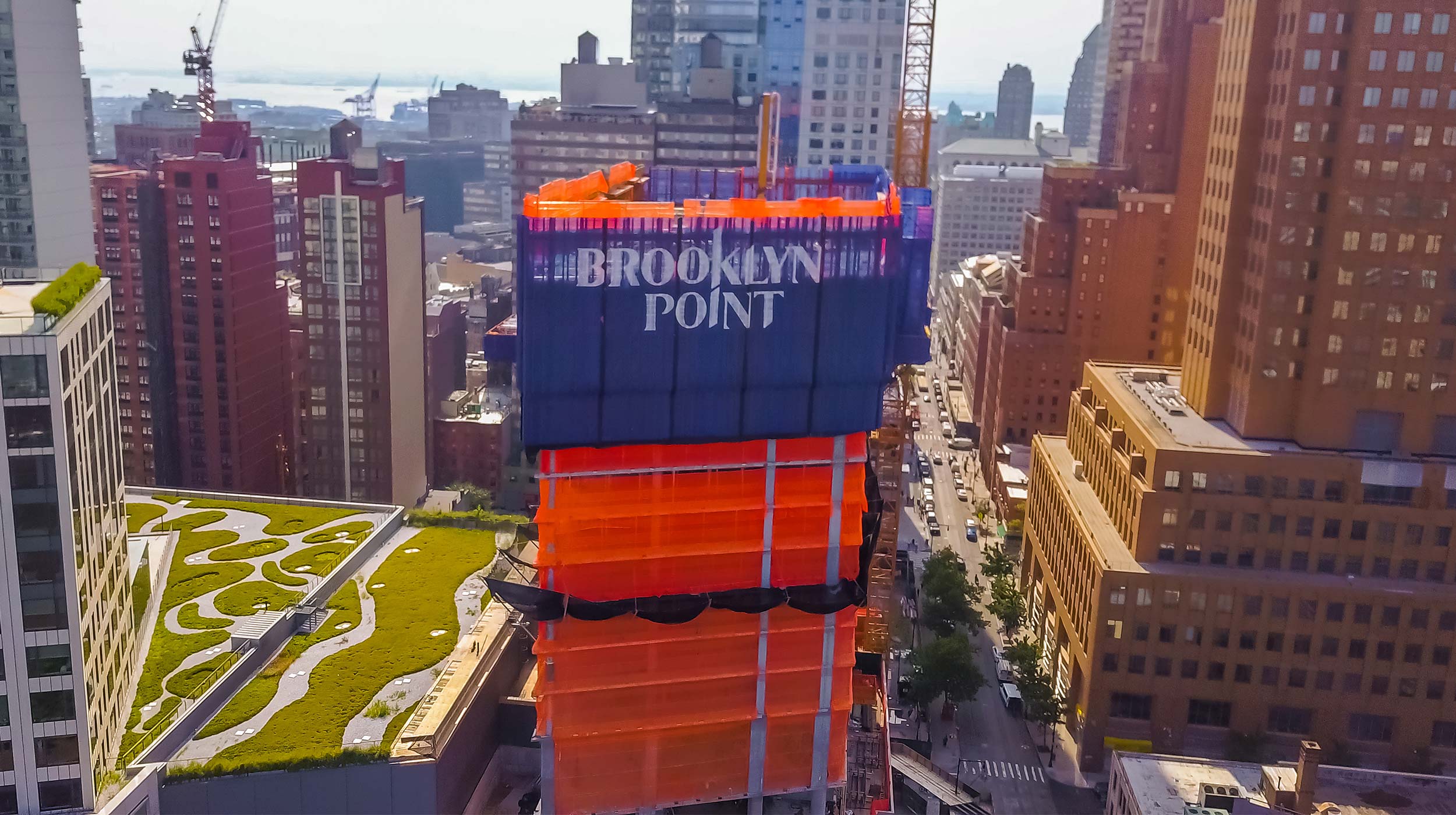 Brooklyn Point is over 720 feet tall with 68 stories. The client chose to use the HWS windscreen, a perimeter cocoon that focuses on perimeter safety for workers in high rise buildings.