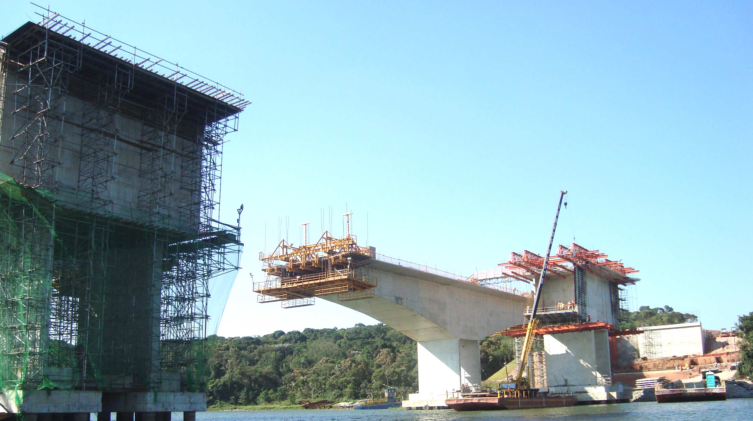 Leading around Brazil's capital and the metropolitan area of São Paulo, this ring road intercepts the state's main highways.