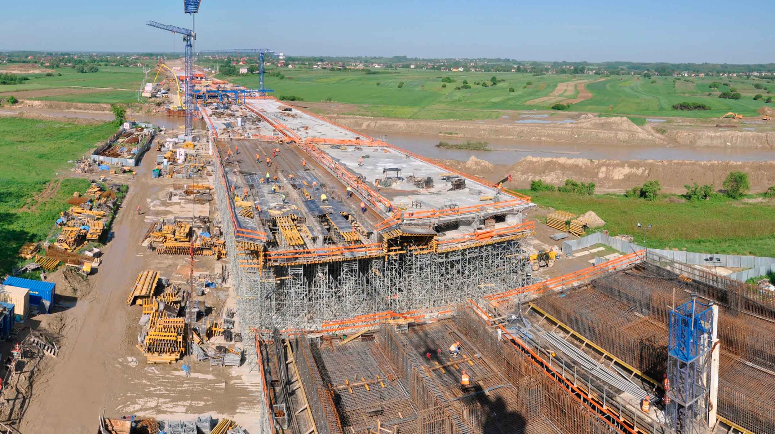 Located in the south of Poland, the 34 km long Motorway A4 connects the cities of Krys and Debica. The bridge over the Wisłoka River or Overpass E118 is with 1,350 m the largest structure of the motorway.