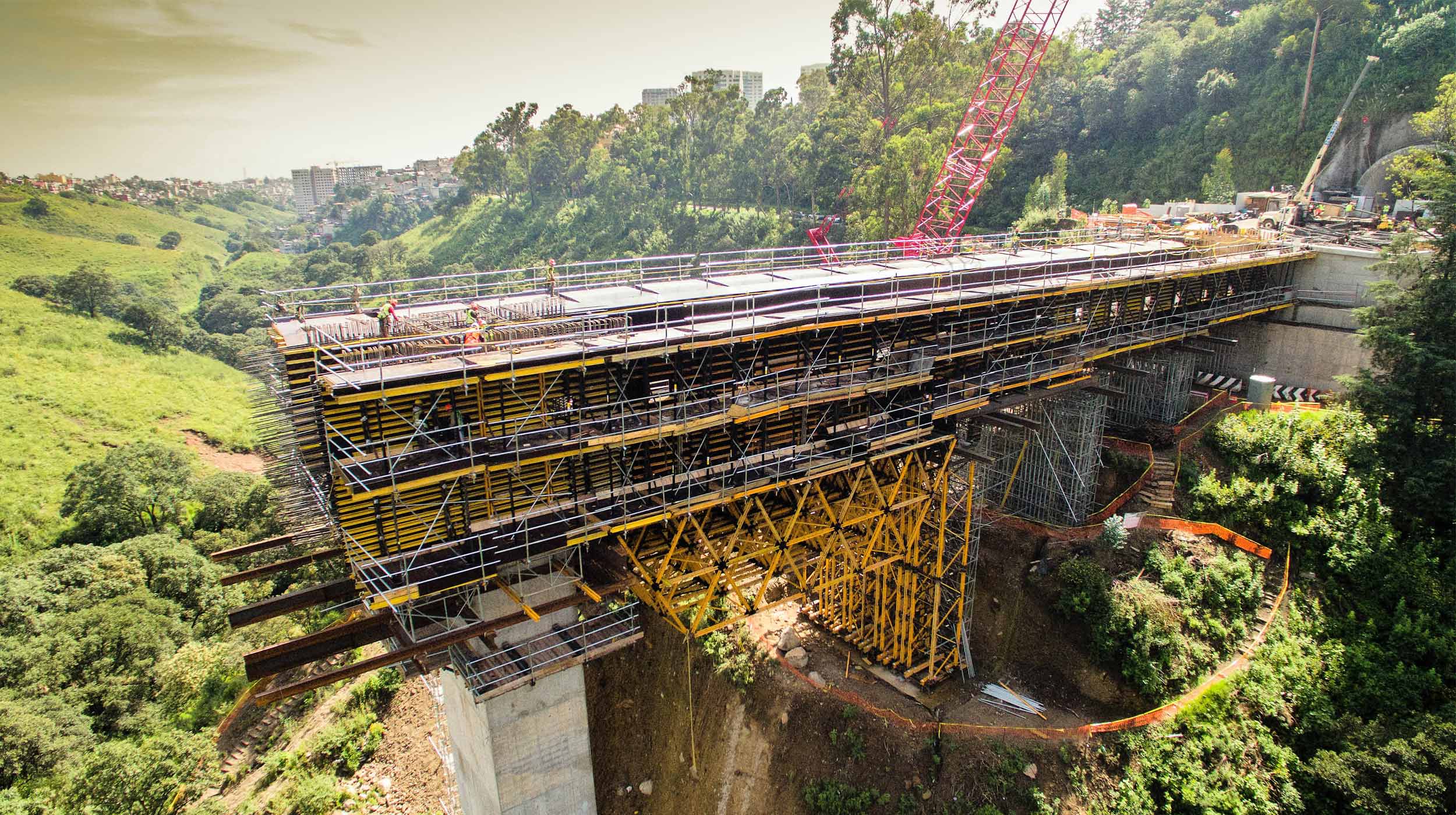 ULMA offers a wide range of bridge formwork solutions for the construction of highways, bypass roads, access ramps, arch bridges etc. Specify ULMA forming solutions for bridge construction projects