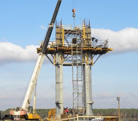 Pylon construction using BMK climbing brackets
