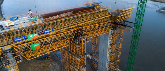 Heavy-duty shoring for bridge construction, using MK trusses and towers