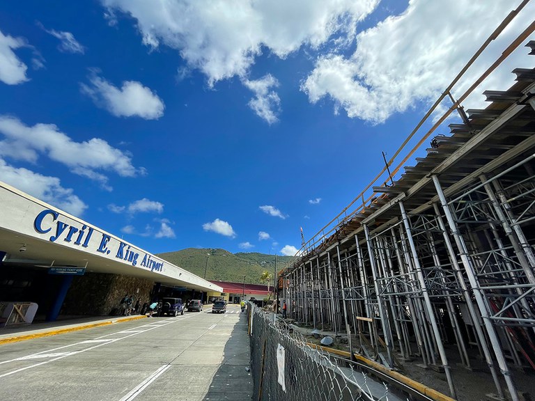 Cyril E. King Airport Parking Garage: construction solutions in a paradisiacal site