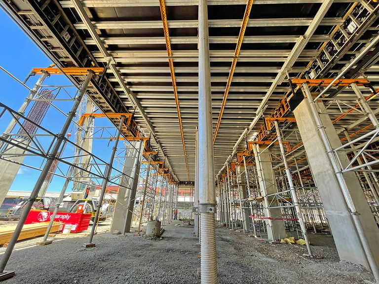 Cyril E. King Airport Parking Garage: construction solutions in a paradisiacal site