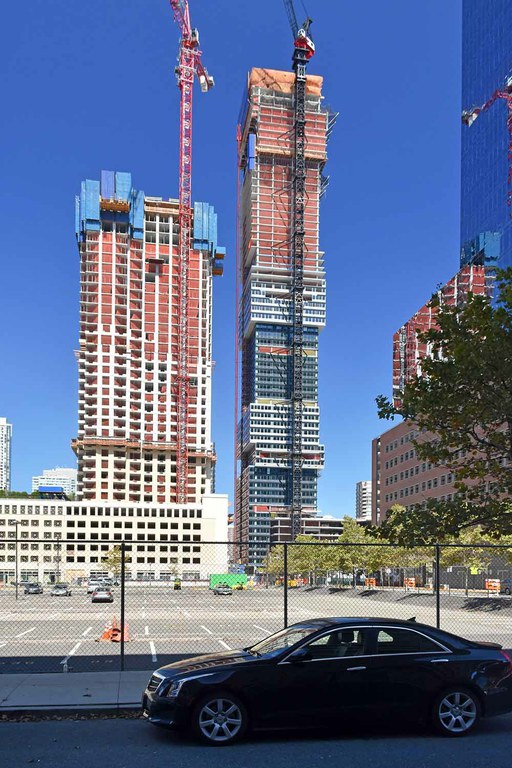 ULMA provides perimeter protection in the construction of the Harborside Tower in New Jersey