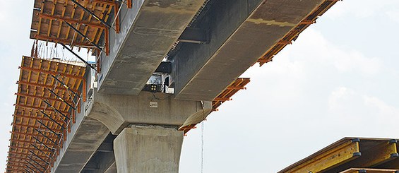 Formwork assembly and dismantling from above.