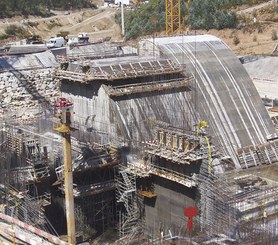 Efficient formwork system for one-sided straight or inclined walls