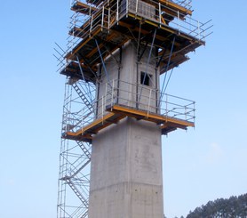 CR-250 climbing bracket in pier construction