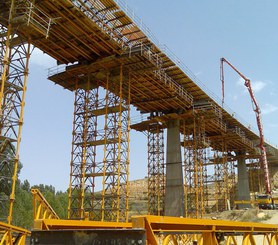 Viaduct construction shored with T-500 towers