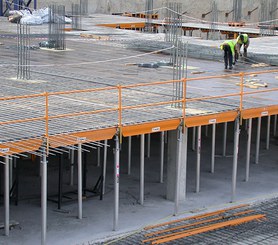 Safety handrail combined with CC-4 aluminium formwork