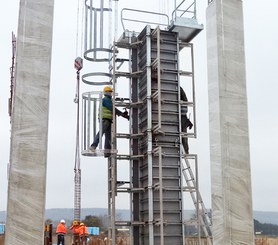 Safety System integrated in the F4-MAX column formwork
