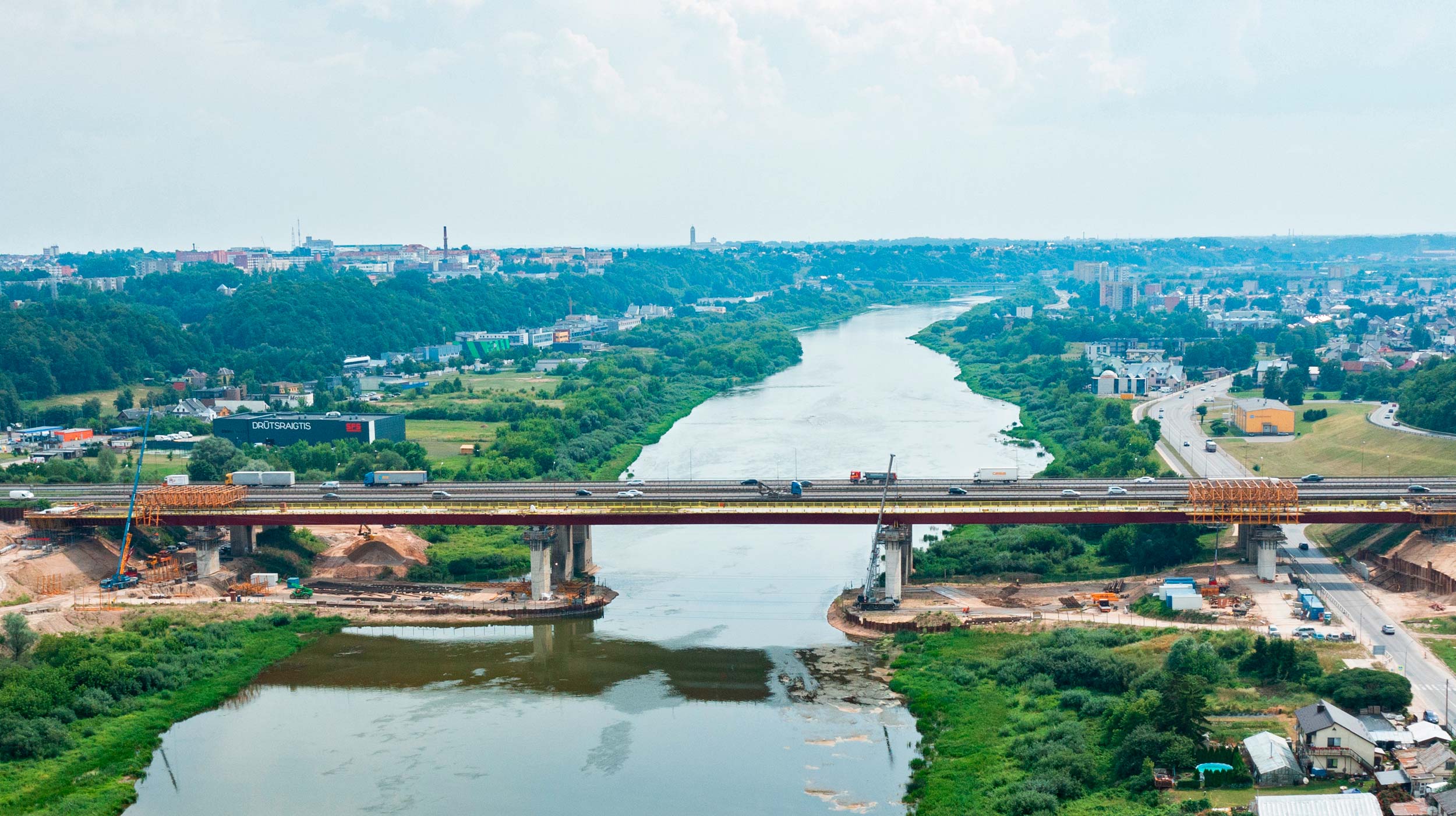 During the construction of the A1 highway connecting Vilnius, Kaunas, and Klaipėda, a bridge was built that will significantly improve local and long-distance transportation. During the construction, the MK system turned out to be perfect, which was the basis of the structure, among other things, to build carts or trusses.