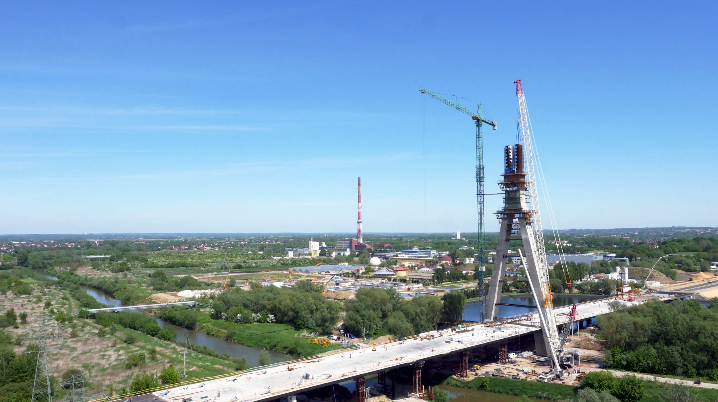 The unique element of the project is a reinforced-concrete pylon measuring 108.5 meters in height.