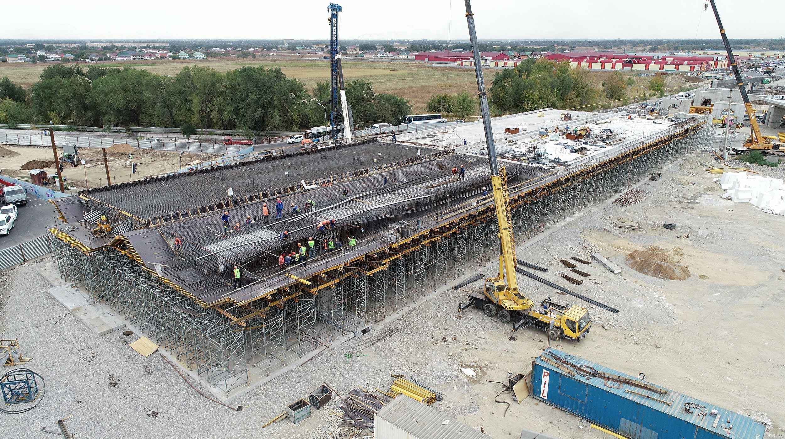 The road junction at the intersection of Ryskułów and Kuldżyński streets should increase traffic flow capacity by 18% and significantly relieve congestion in the city centre.