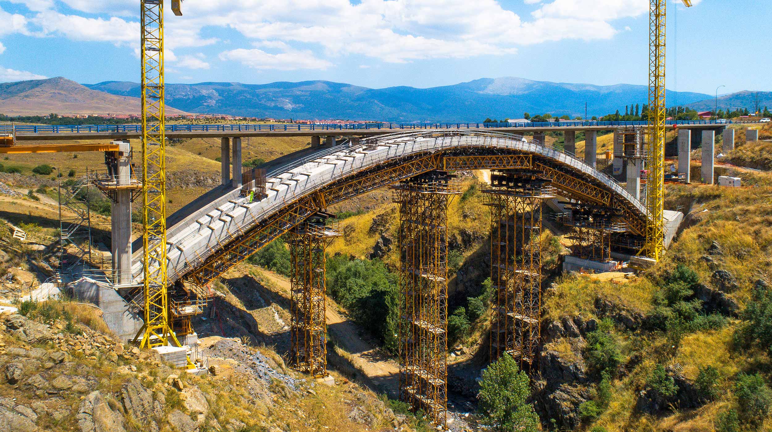 The Eresma viaduct forms part of the SG-20 Highway expansion, the future ring road around the regional capital.