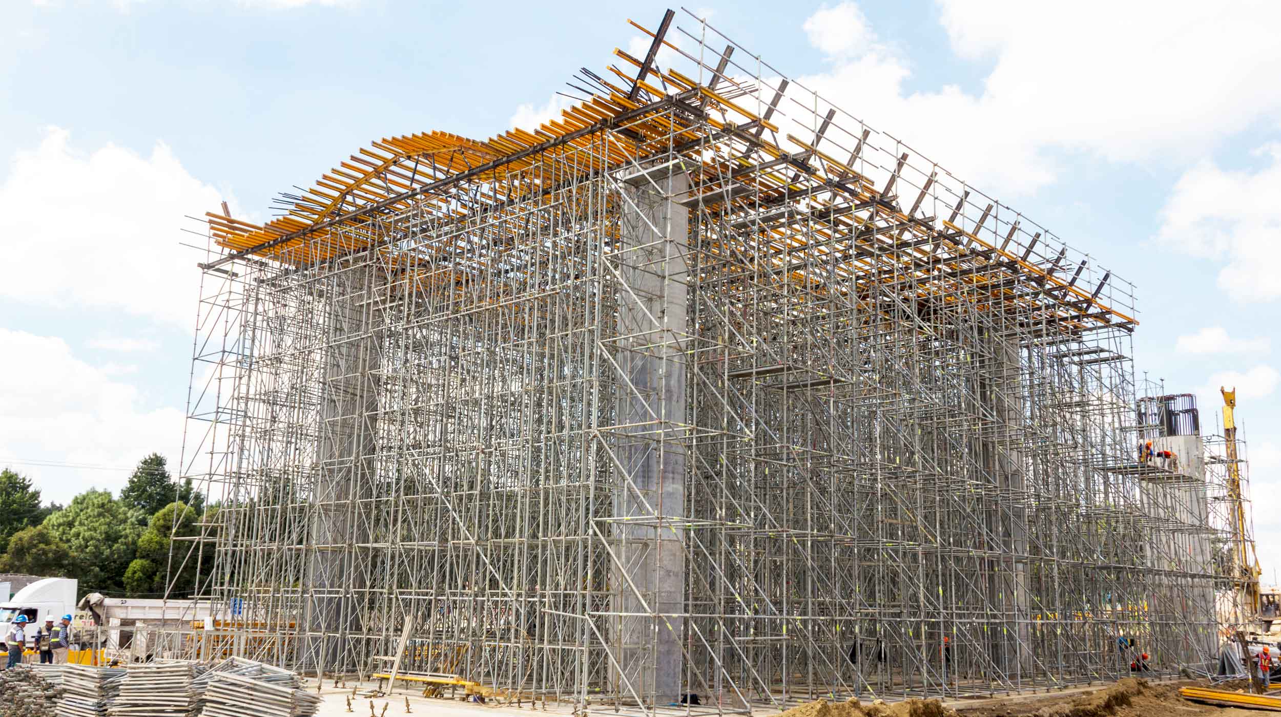 The versatility of our formwork structures provided a solution both profitable for our client and efficient for the construction of the octagonal piers required.