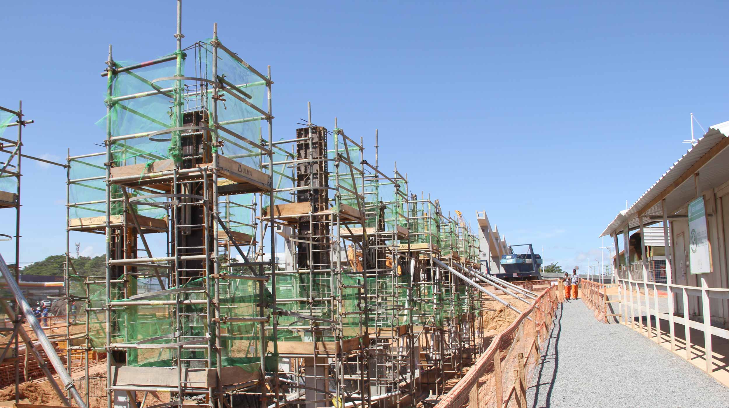 This is the construction of a metro station in a tunnel, requiring and very short project turnaround time.