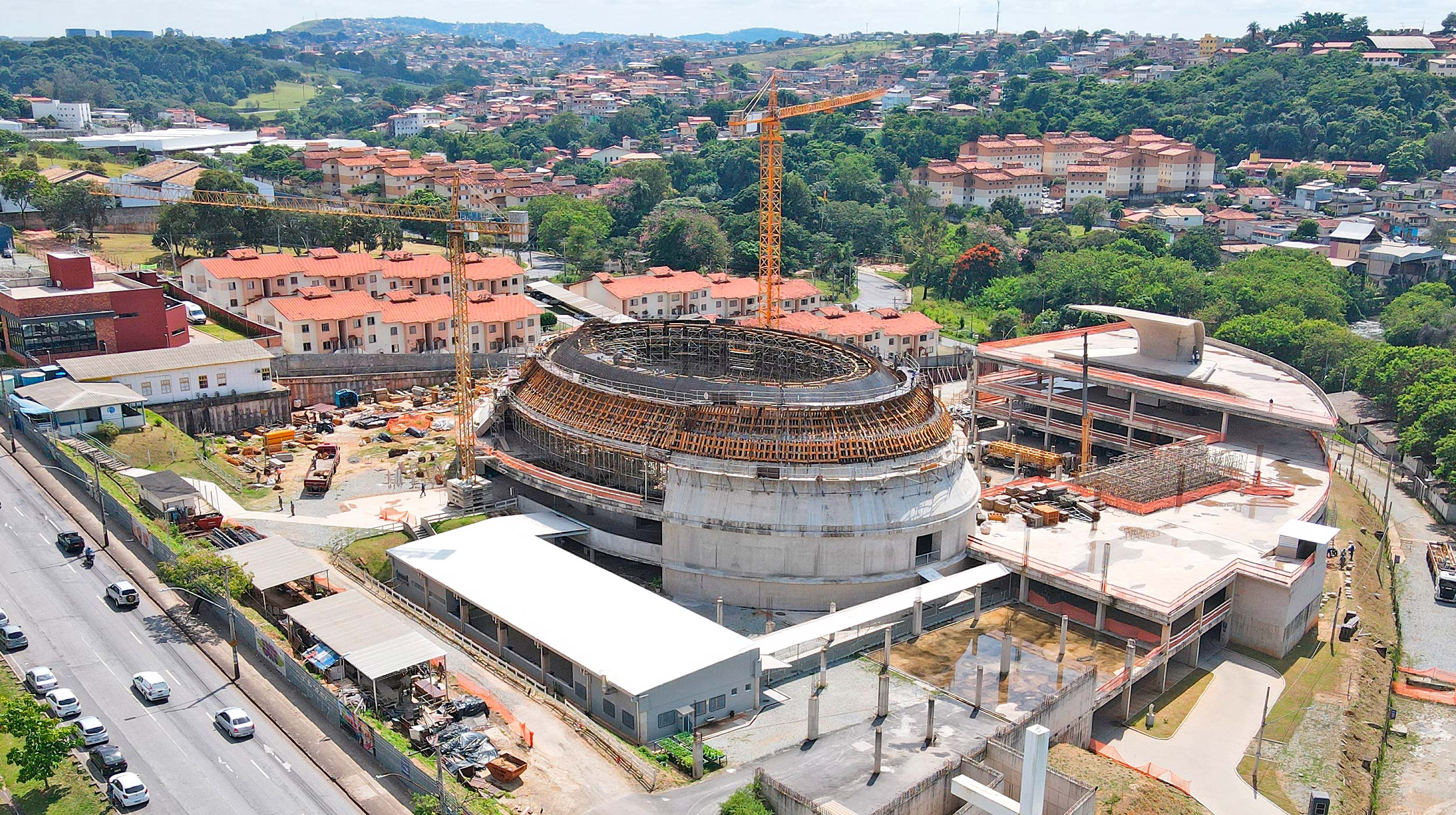 The 'Catedral Cristo Rei' is under construction in Belo Horizonte and, when completed, will be the new headquarters of the Catholic Church in the city. The project, one of the last designed by the Brazilian architect Oscar Niemeyer between 2006 and 2010, will be a landmark building in the city.