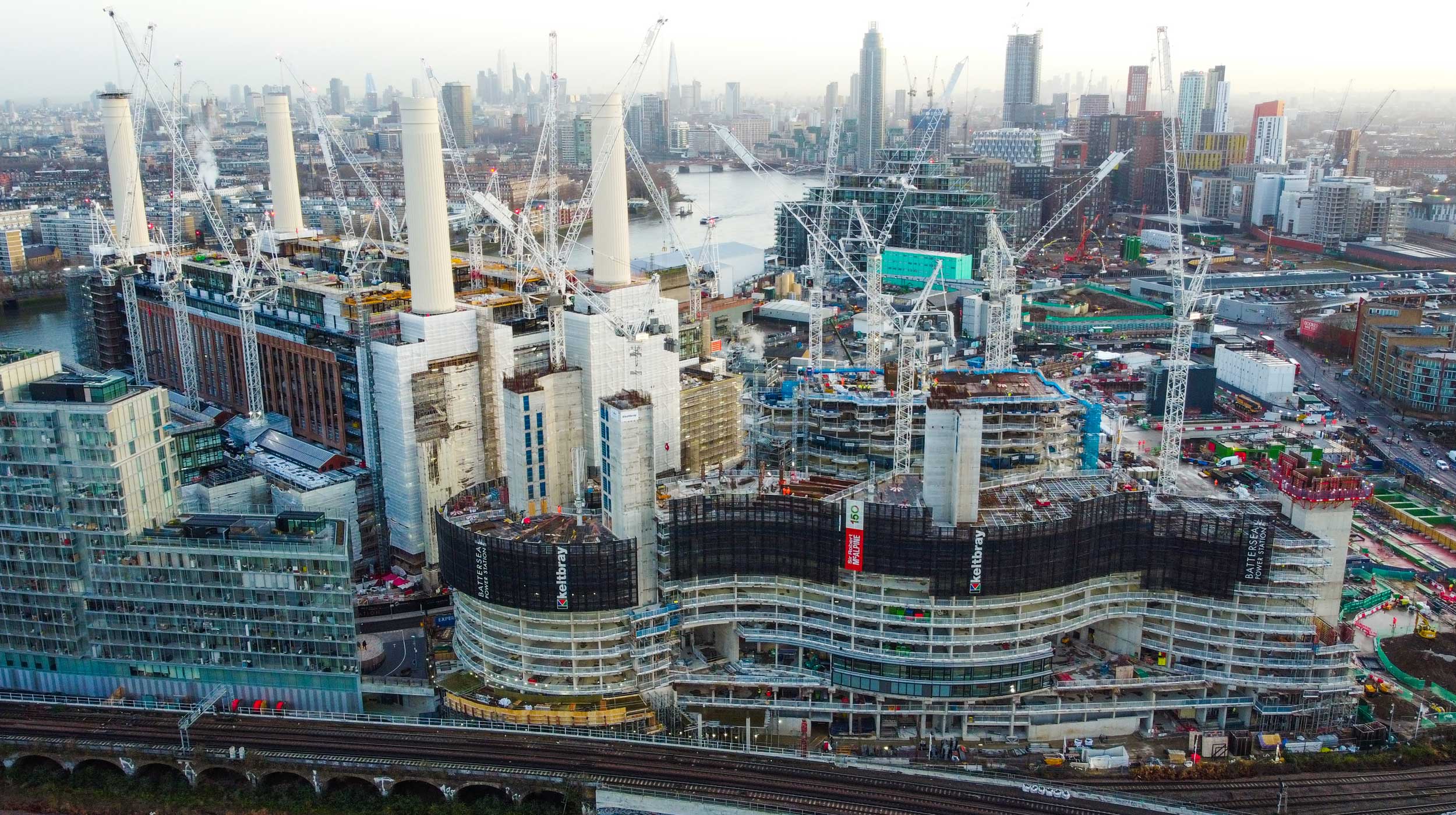 Battersea Power Station is one of the most ambitious projects to be undertaken in the centre of London. The complex will comprise a spacious shopping centre, luxury residences, offices, recreational areas, and green spaces.