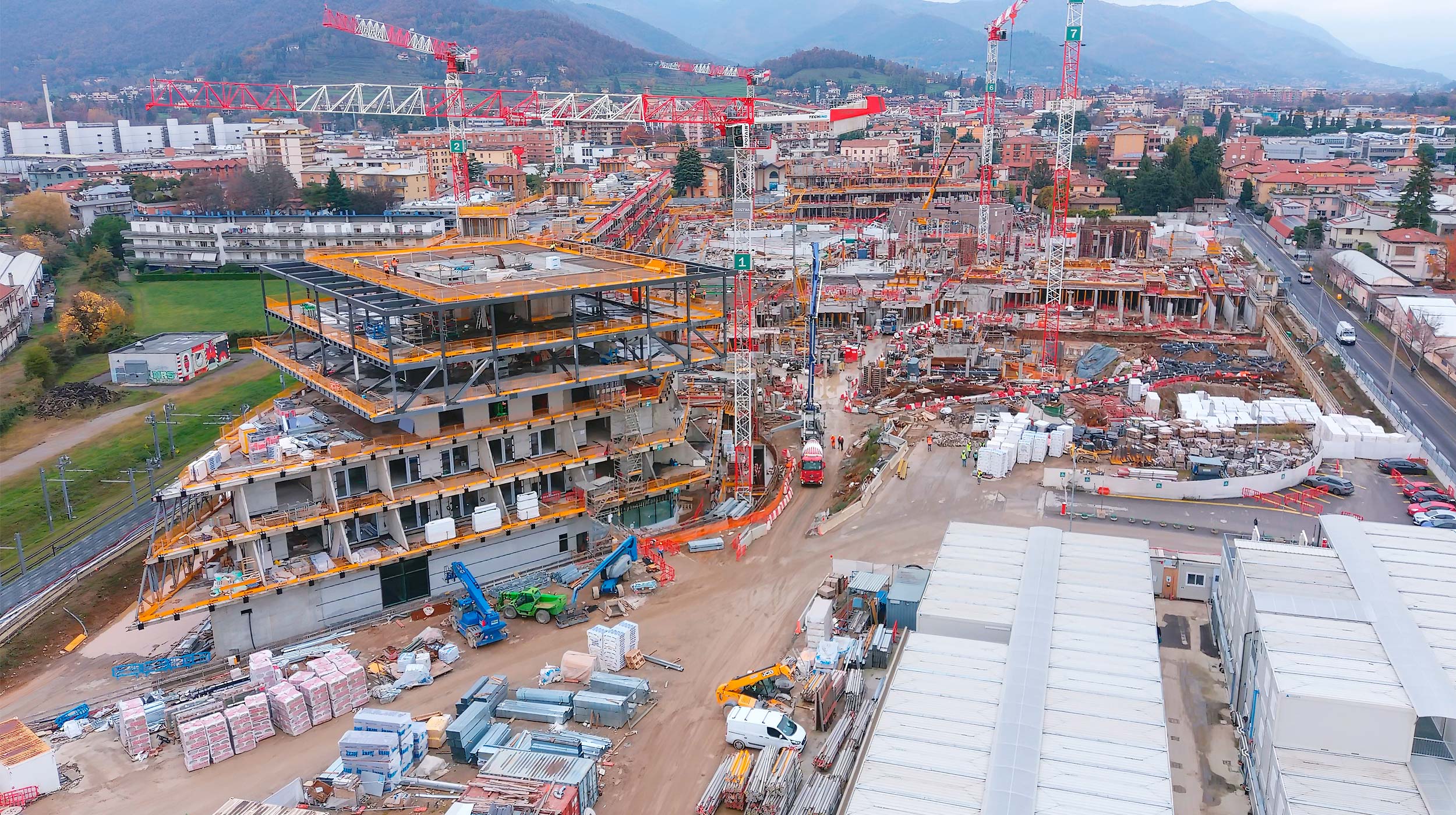 The first Smart City project has been launched in Bergamo, regenerating 150,000 m² of one area in the city. ULMA, in addition to offering shoring and formwork solutions, has guaranteed safety throughout the entire process.