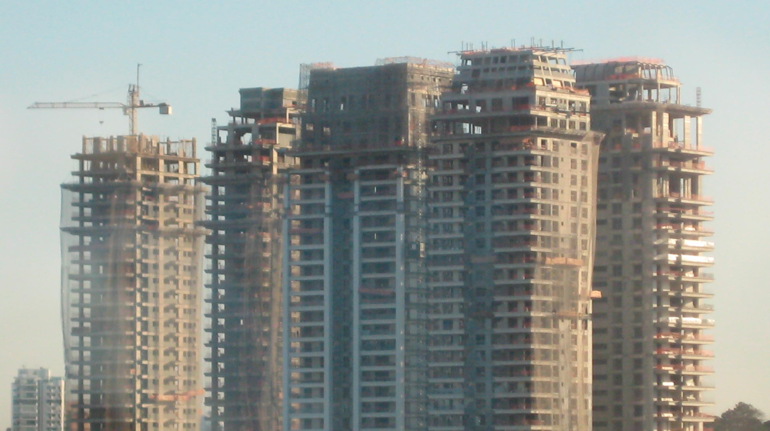 Located in the most sought after neighborhood of São Paulo, this project consists of nine towers with different geometries for residential use, as well as a shopping center.