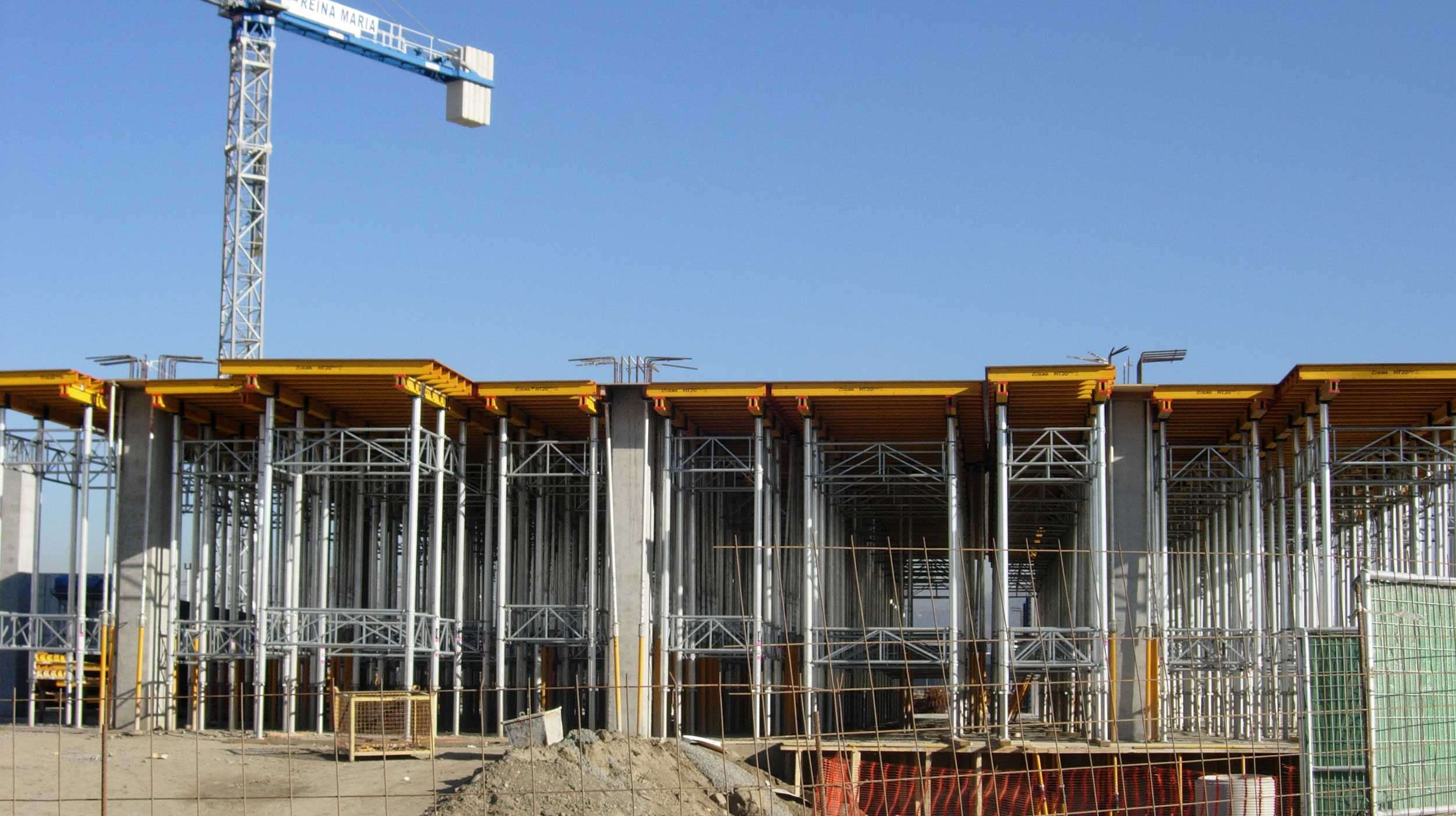 The building has two stories constructed in concrete and a third story made of metal structure.