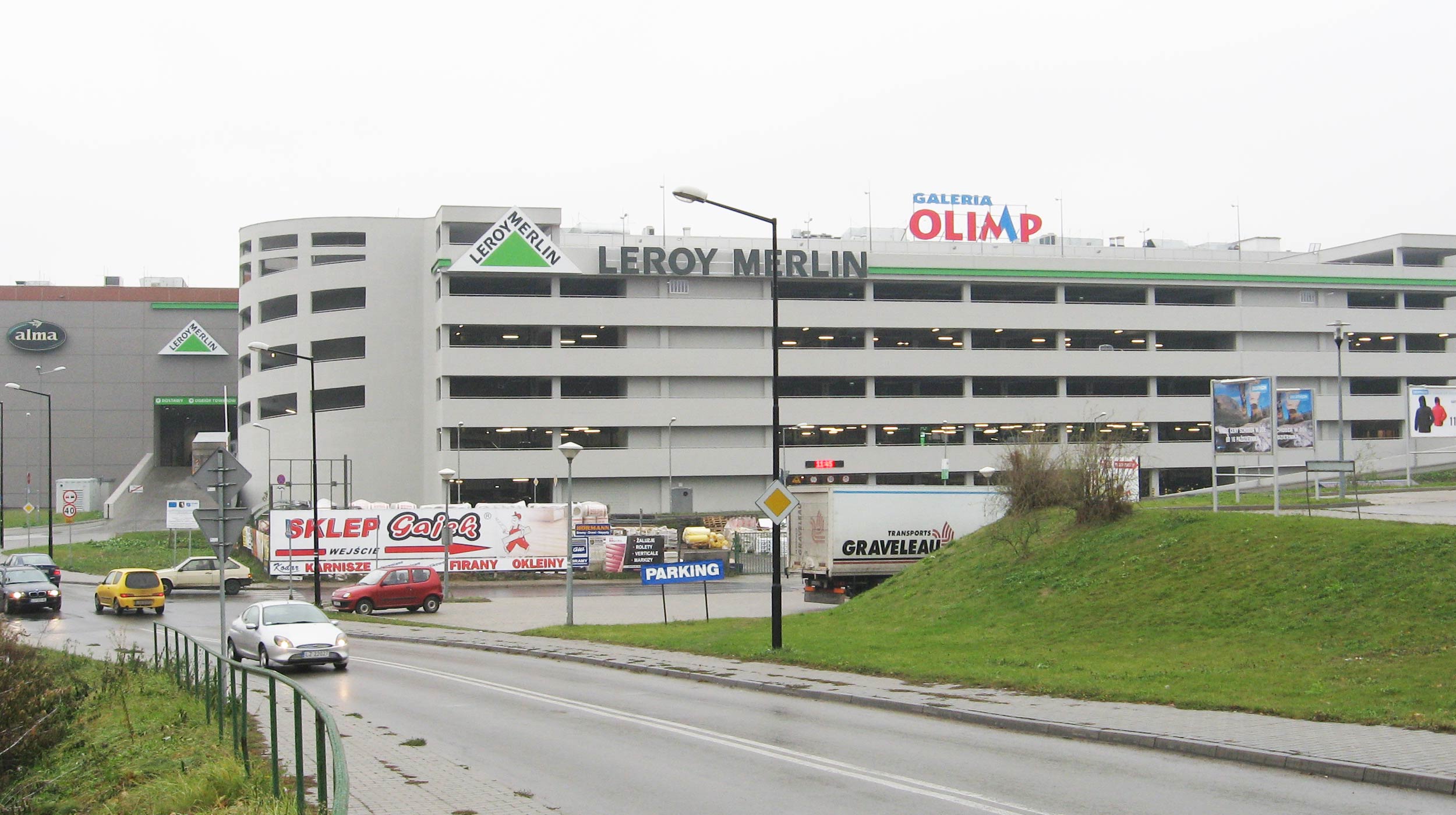 The largest shopping mall in the province of Lublin, with a total surface area of 126,000 m².