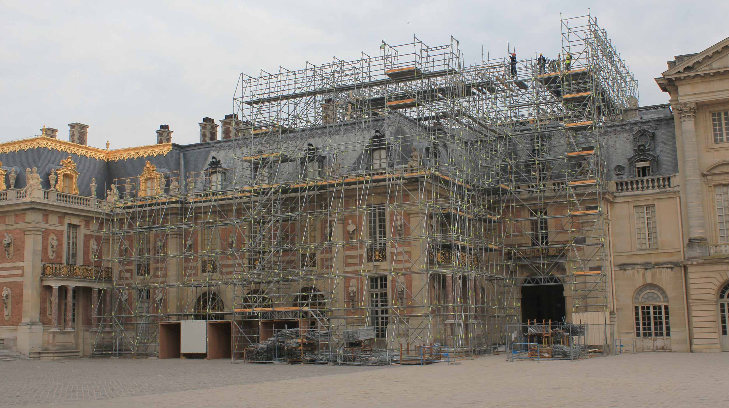 Residence of the French monarchy and World Heritage Site by UNESCO, its restoration involved numerous jobs from the scaffold.