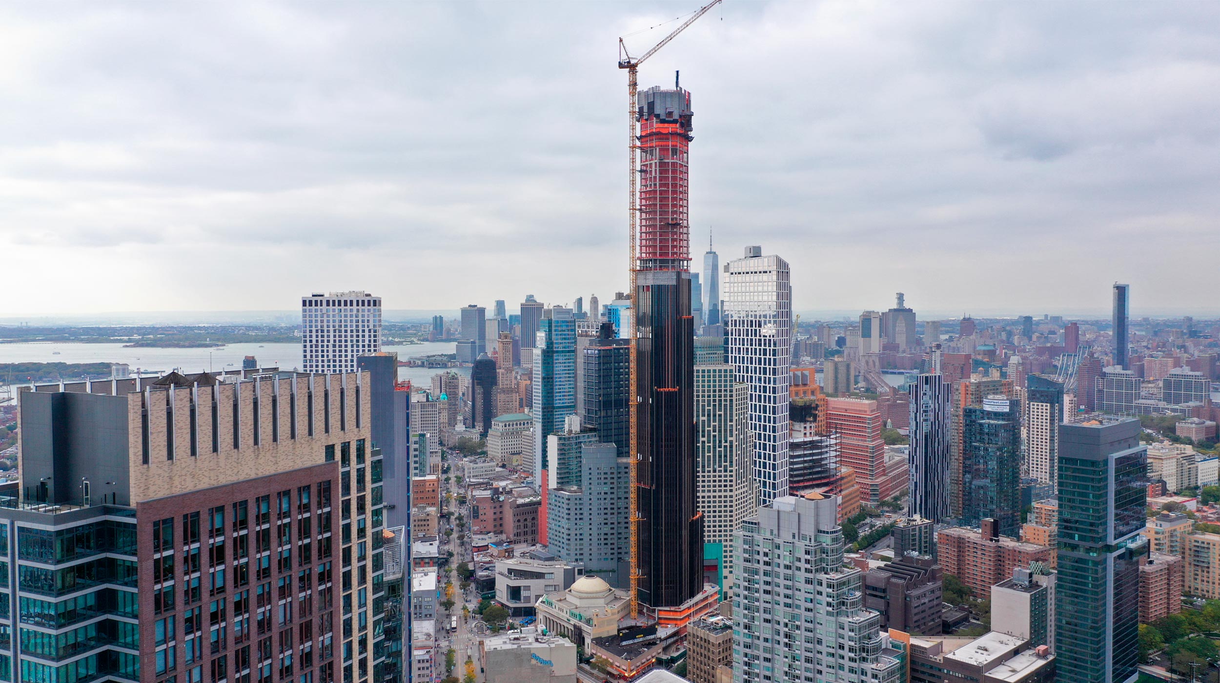 The Brooklyn Tower is a 73 storey tower standing at 325 m, making it the tallest building in Brooklyn. The skyscraper is planned to have over 500 residential units in addition to commercial space.