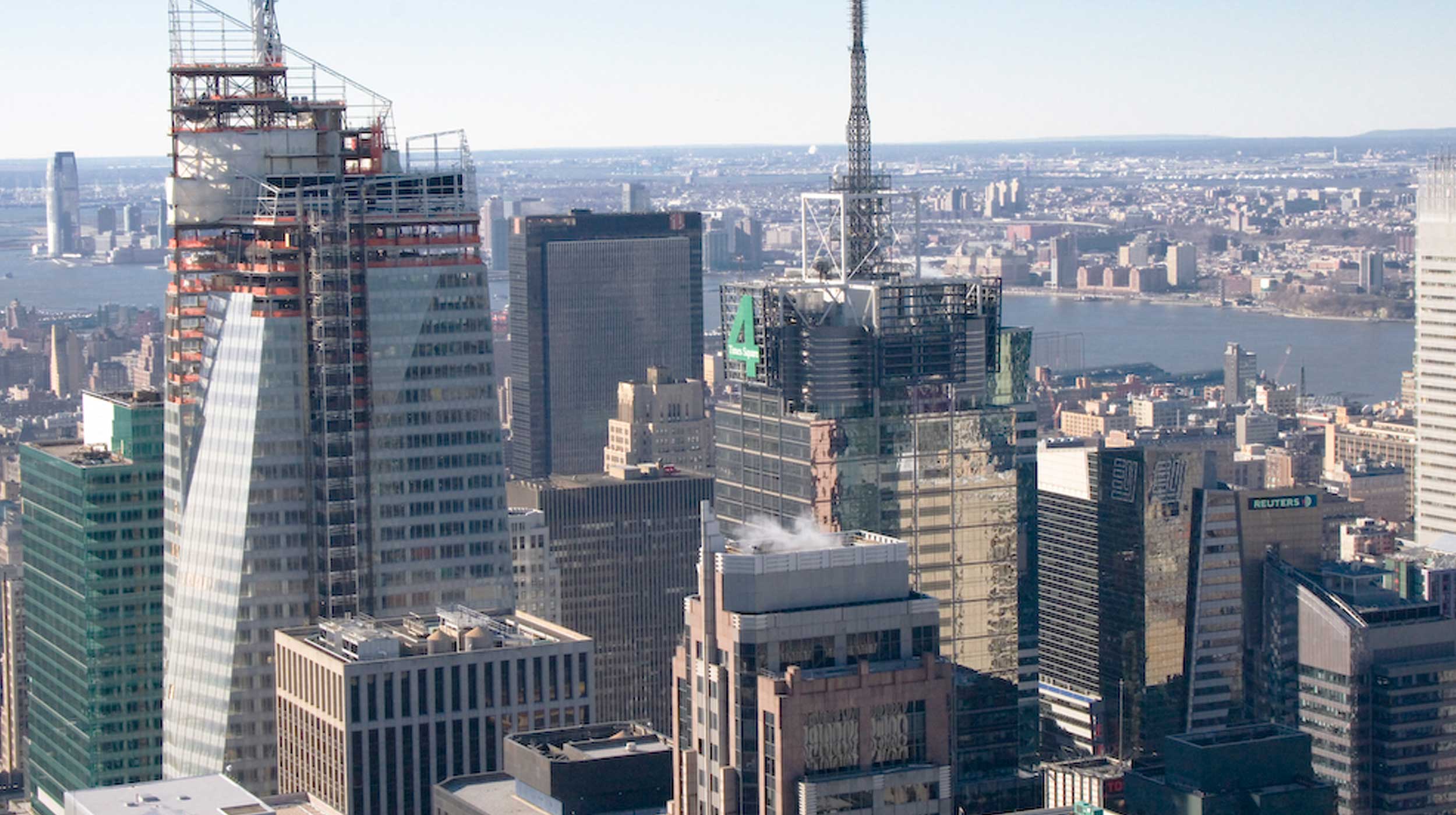 The 300 m height and its 200,000 m² make up a glass tower, headquarters of the Bank of America.