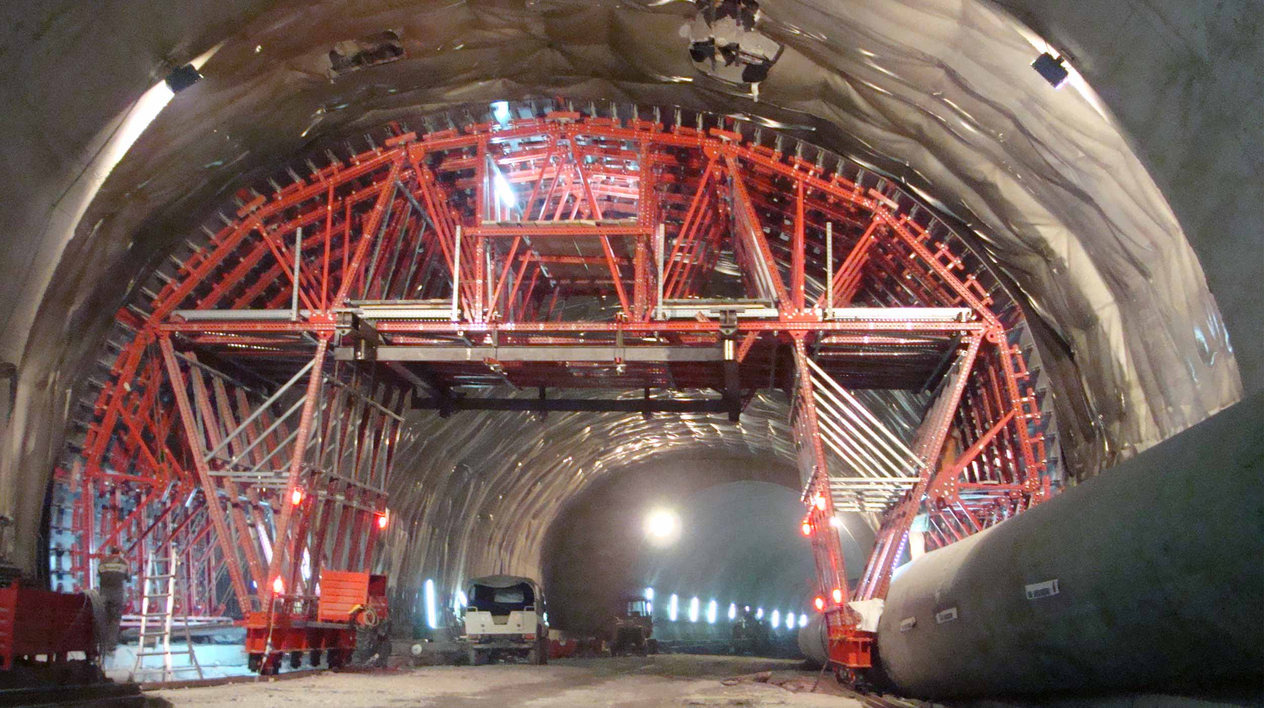 The construction of this tunnel, especially because of its width, has resulted in a significant improvement of the traffic circulation in the Pesaro area.