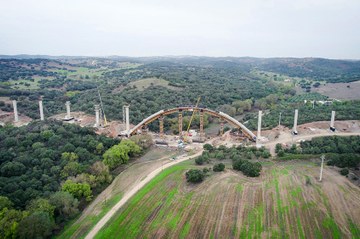 800-metre-long viaduct, supported by 19 piers and a arch