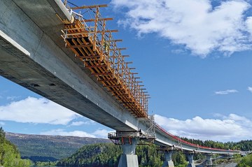 Valryggen Bridge in Norway: solution for efficient parapet concreting