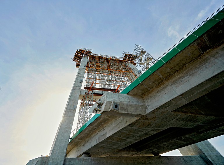 Formwork and shoring engineering for the new bridge over the Narew River