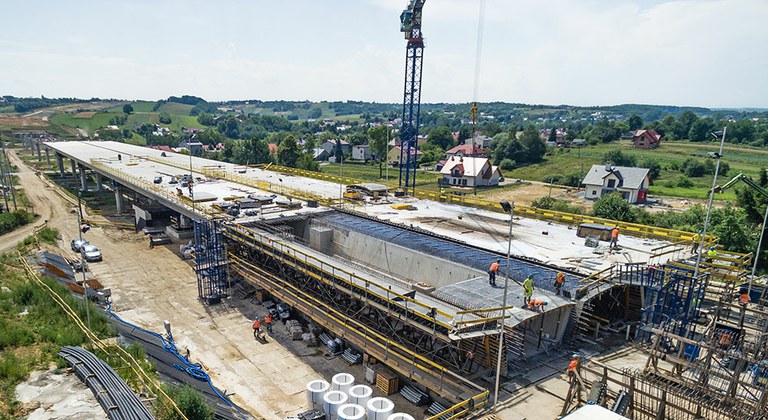 Formwork technology for the incremental launching method for two bridges in Poland