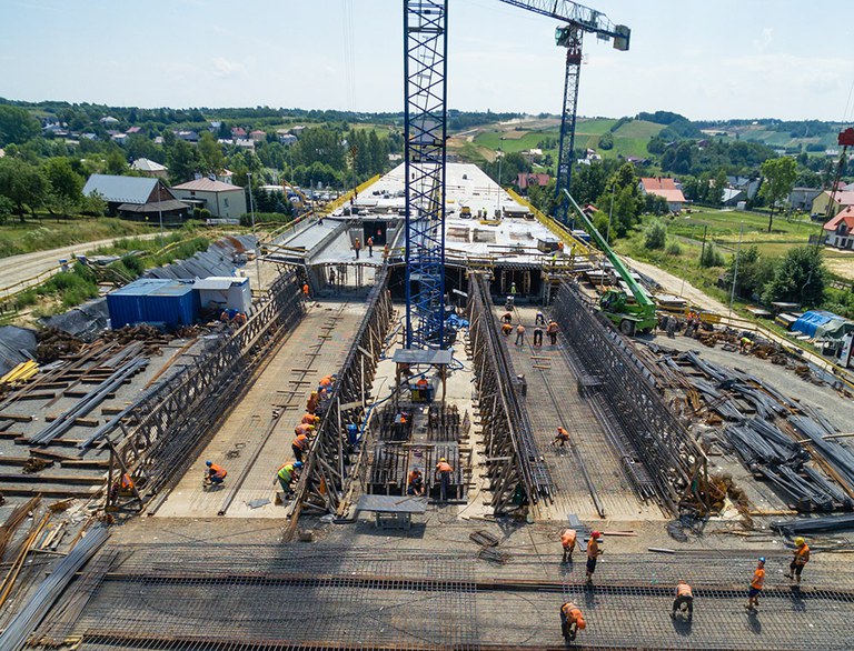 Formwork technology for the incremental launching method for two bridges in Poland