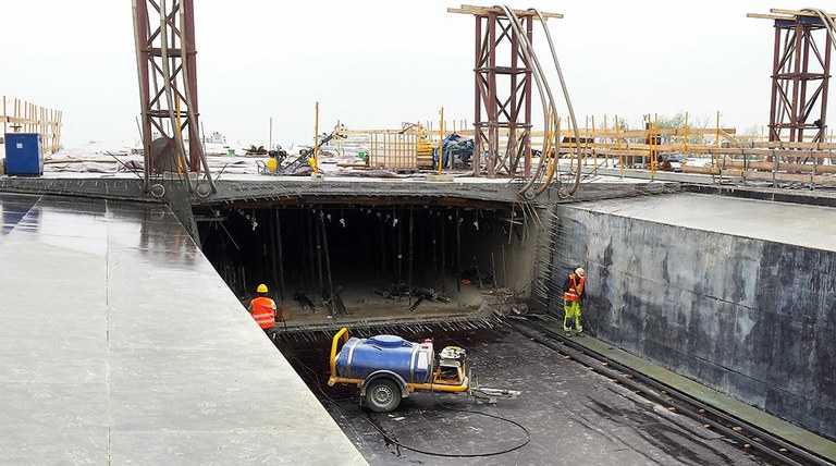 Formwork technology for the incremental launching method for two bridges in Poland