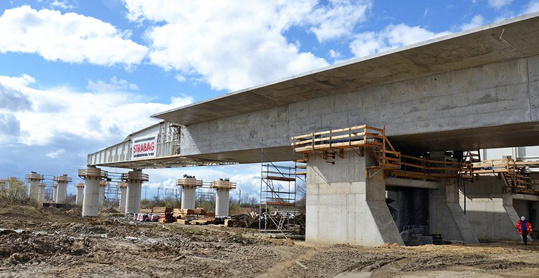 Formwork technology for the incremental launching method for two bridges in Poland