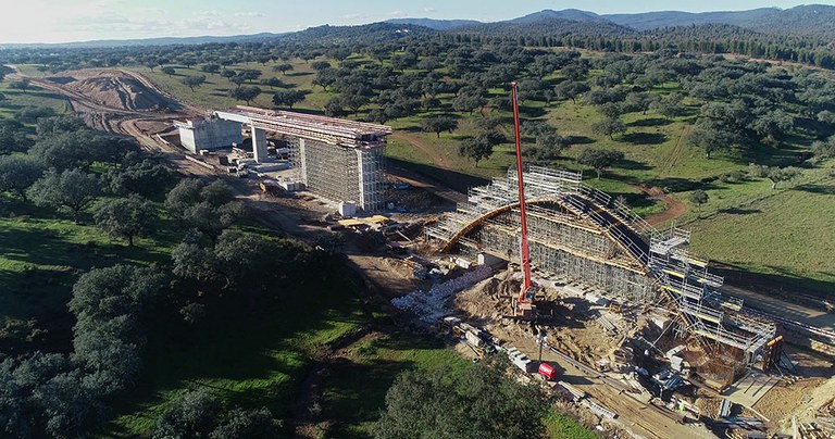 Large amount of equipment for the construction of Portugal's first high-speed railway section