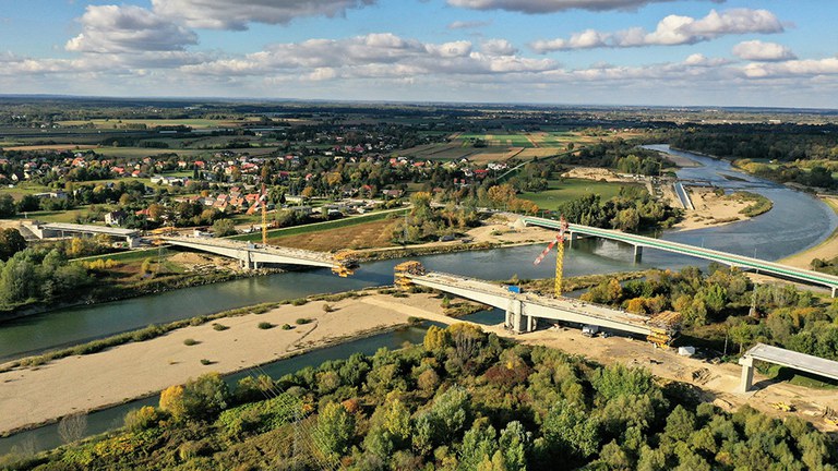 Poland's longest span with successive cantilever technology