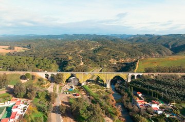 14,000 m² of scaffolding for the repair of the bridge over the Rivera de Huesna watercourse, Seville