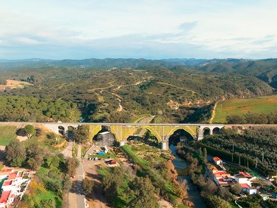 14,000 m² of scaffolding for the repair of the bridge over the Rivera de Huesna watercourse, Seville