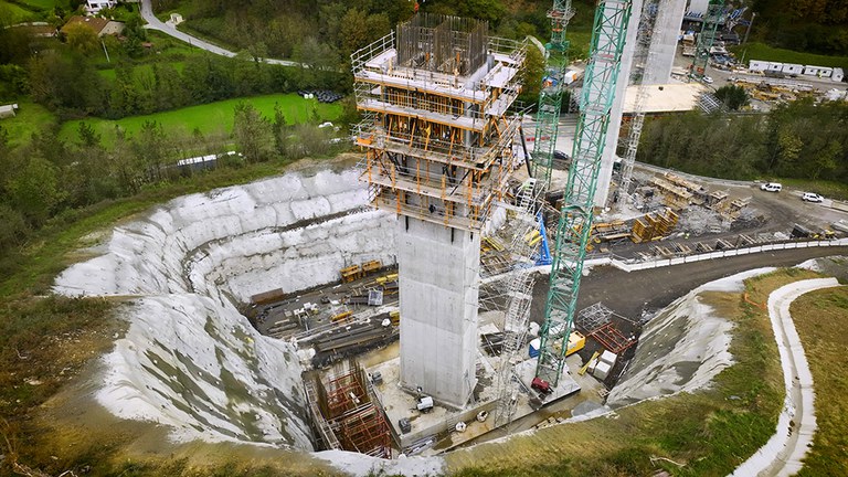 Reusing the maximum amount of material possible and reducing on-site deadlines