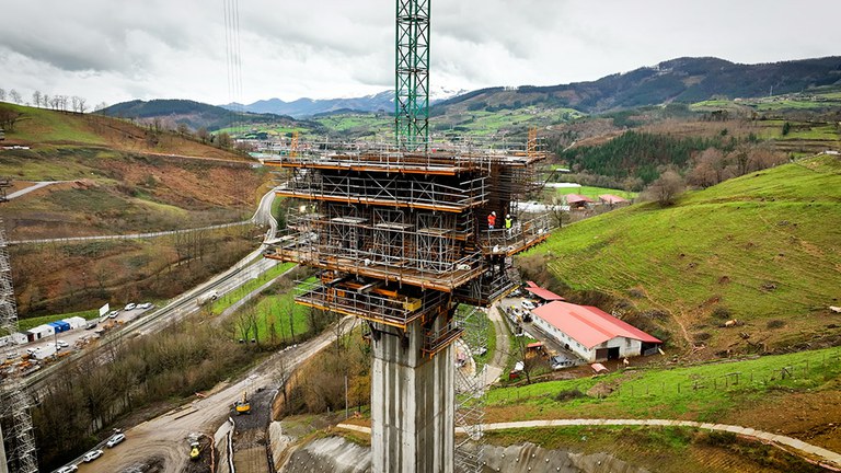 Reusing the maximum amount of material possible and reducing on-site deadlines