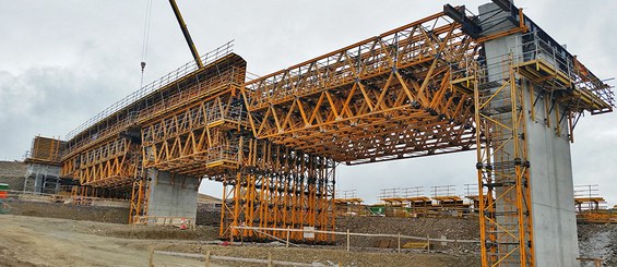 Sistema seguro pudiendo incorporar plataformas y barandillas de protección