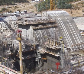 Eficaz en la ejecución de muros a una cara, rectos o inclinados
